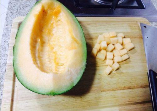 海底捞吃哈密瓜免费嘛现在,哈密瓜免费大放送，吃出夏日清凉！  第1张